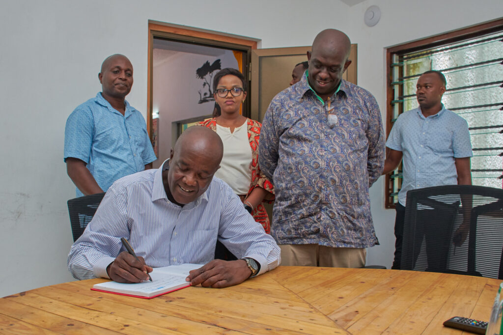 Governor Mung'aro at Maono